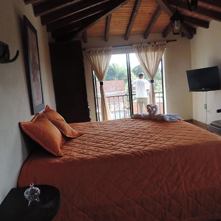 Pensjonat Oak Tree House Guatapé Zewnętrze zdjęcie