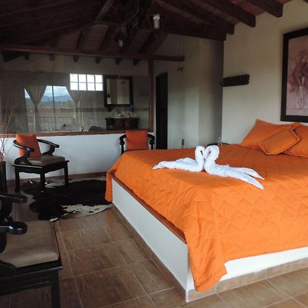 Pensjonat Oak Tree House Guatapé Zewnętrze zdjęcie