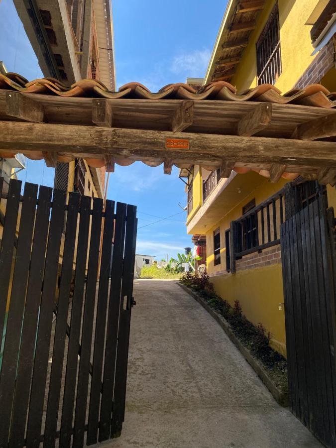 Pensjonat Oak Tree House Guatapé Zewnętrze zdjęcie