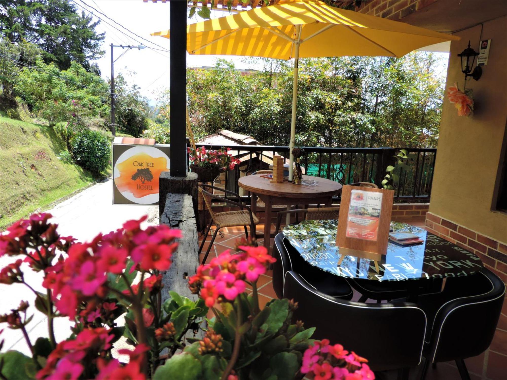 Pensjonat Oak Tree House Guatapé Zewnętrze zdjęcie