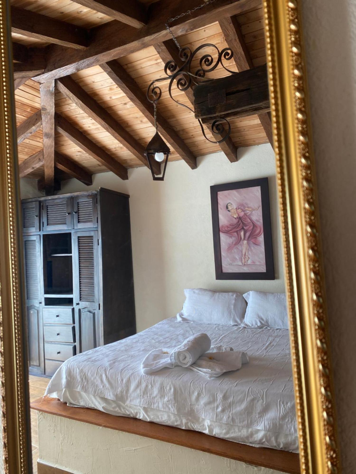 Pensjonat Oak Tree House Guatapé Zewnętrze zdjęcie