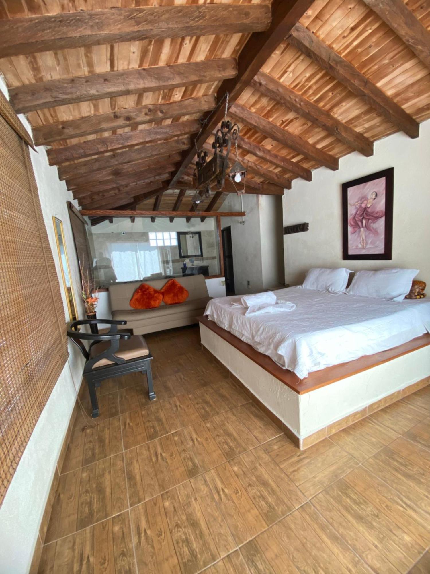 Pensjonat Oak Tree House Guatapé Zewnętrze zdjęcie