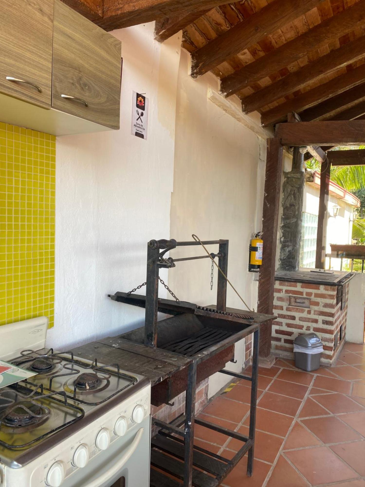 Pensjonat Oak Tree House Guatapé Zewnętrze zdjęcie