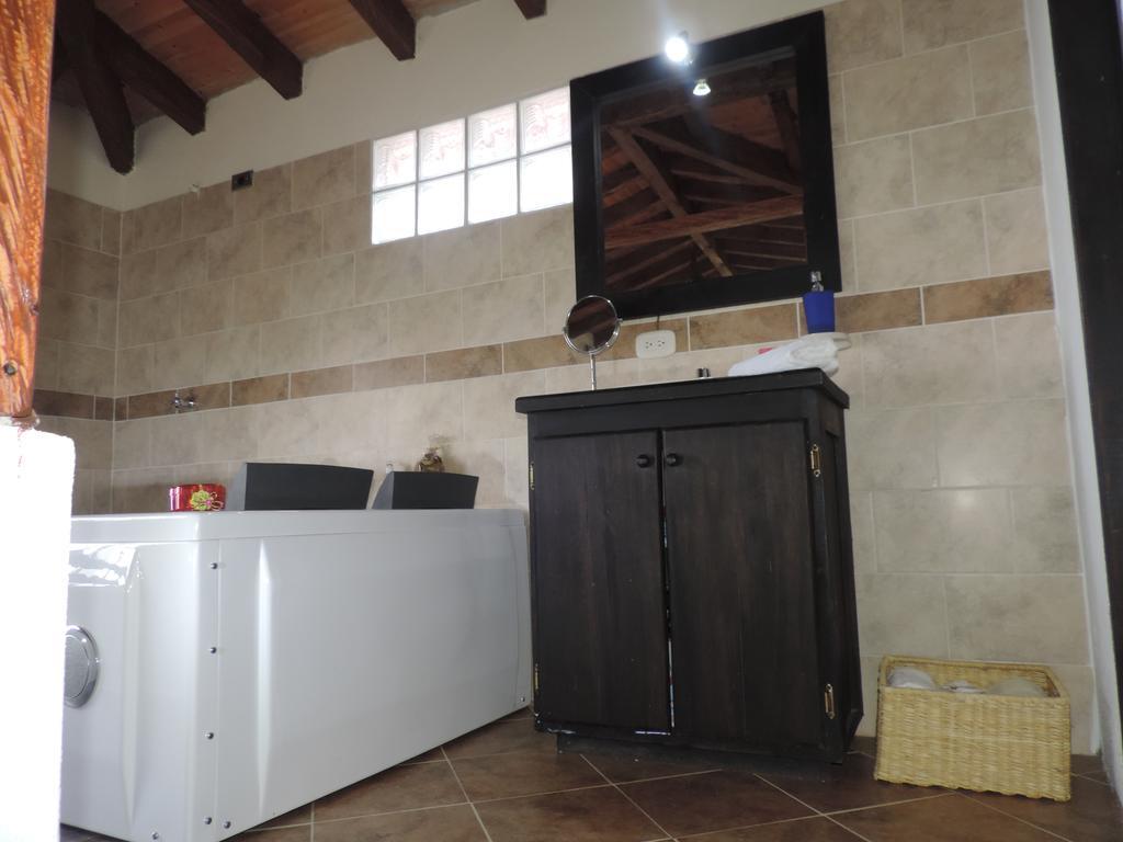 Pensjonat Oak Tree House Guatapé Zewnętrze zdjęcie