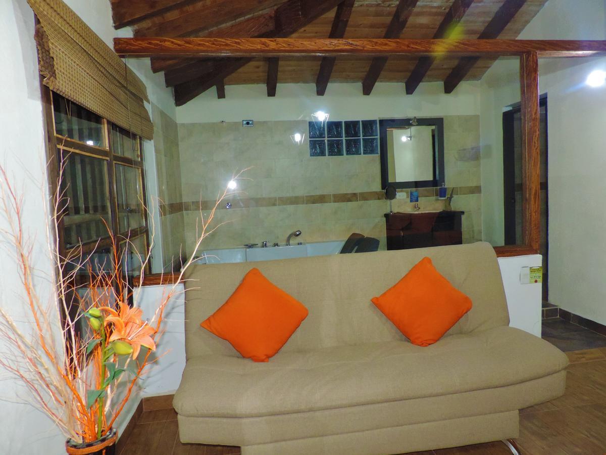 Pensjonat Oak Tree House Guatapé Zewnętrze zdjęcie